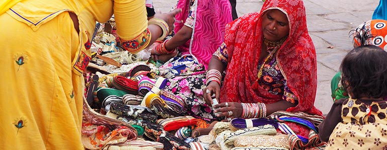 Purchase your souvenirs from local handicraft markets. 